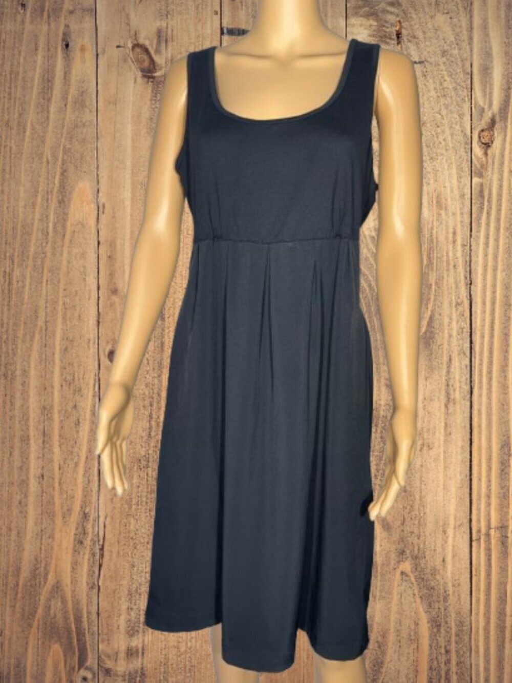 Columbia Omni-Shield Sun Protection Sleeveless Black Dress Scoop Neck Med